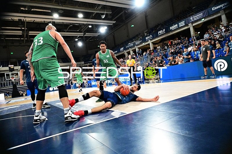 Zweikampf um den Ball