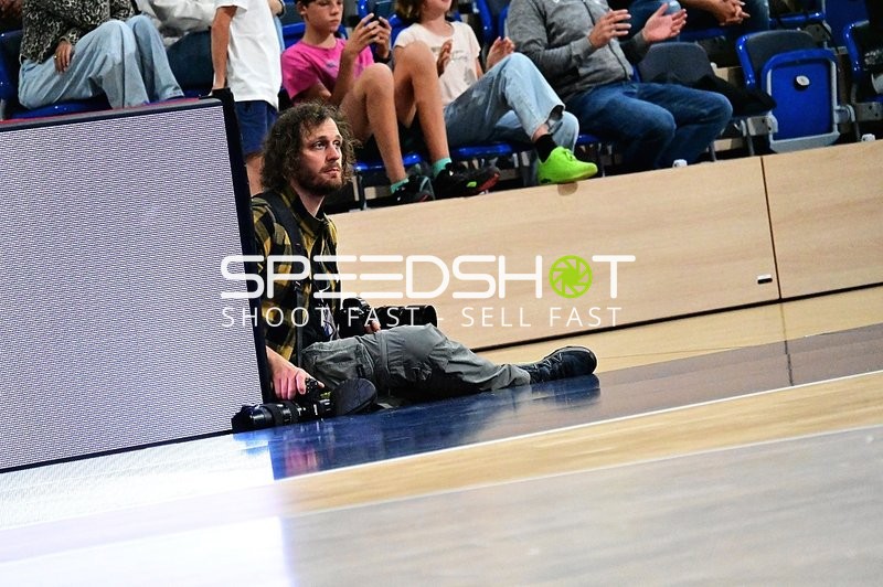 Fotograf am Spielfeldrand