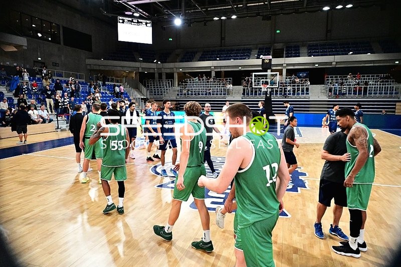 Spieler verlassen Court