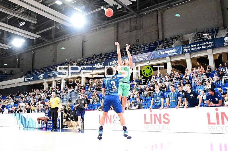 Zweikampf um den Ball