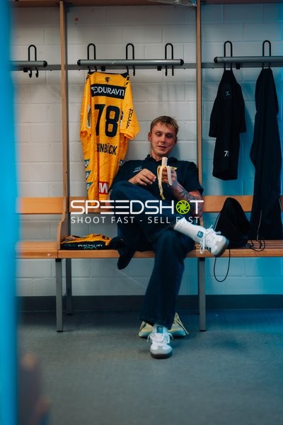 Edwin Aspenbäck (78; Rhein Neckar Löwen) in der Umkleide