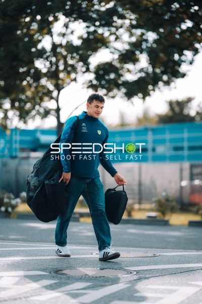 Gino Steenaerts (14; Rhein Neckar Löwen) trägt Ausrüstung