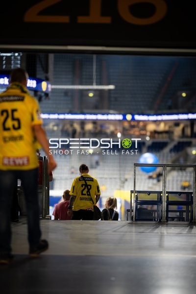 Haukur Thrastarson (25; Rhein Neckar Löwen) und 28; Rhein Neckar Löwen laufen