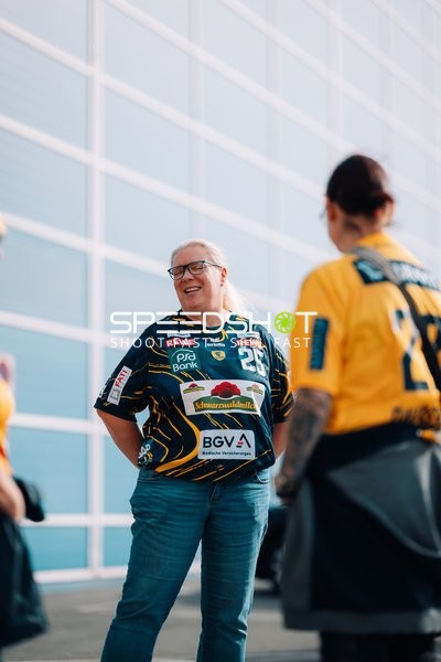 Person mit Haukur Thrastarson (25; Rhein Neckar Löwen) im Gespräch