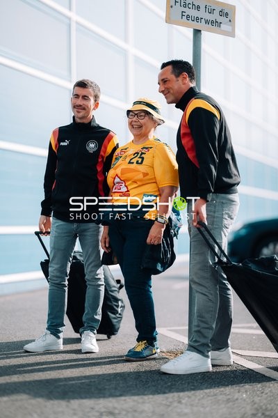 Personen positionieren sich