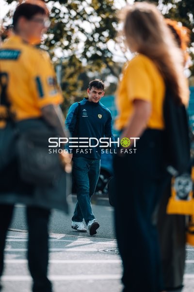 Gino Steenaerts (14; Rhein Neckar Löwen) läuft außerhalb des Spielfelds