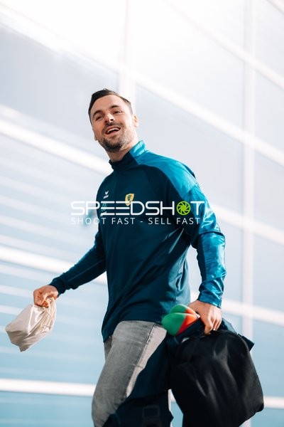 Spieler Dani Baijens (77; Rhein Neckar Löwen) verlässt Arena