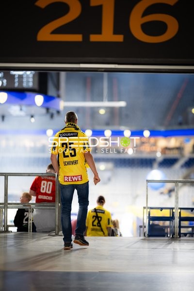 Haukur Thrastarson (25; Rhein Neckar Löwen) und 28; Rhein Neckar Löwen positionieren sich