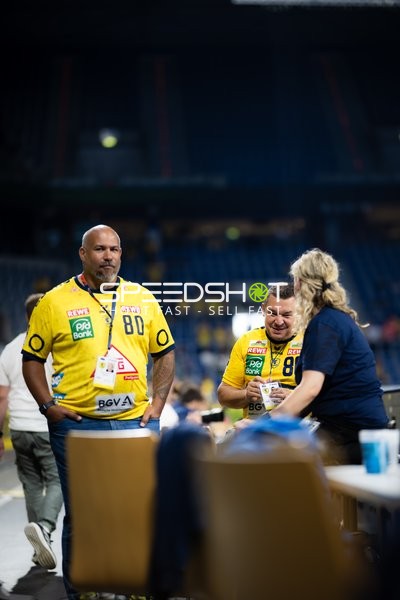 Trainer und Betreuer im Gespräch