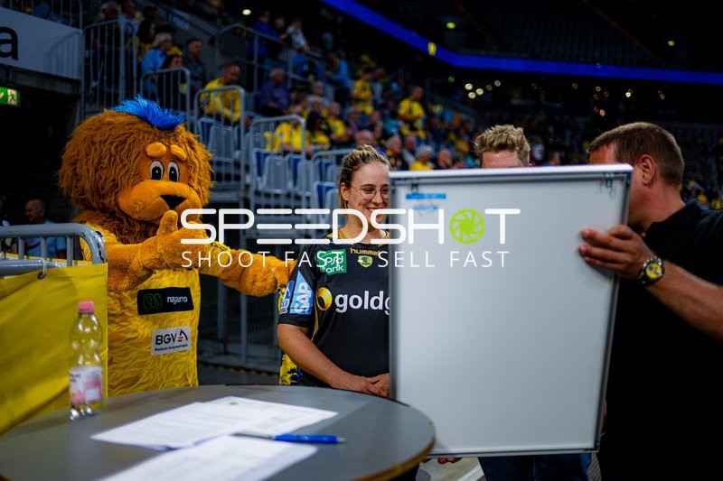 Maskottchen am Spielfeldrand