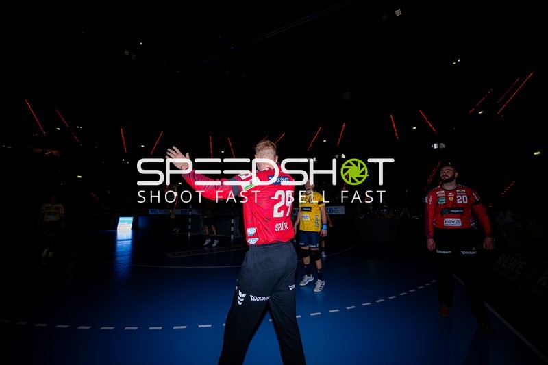 David Späth (29; Rhein Neckar Löwen) steht bereit im Tor