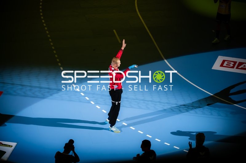 Torwart Mike Jensen (20; Rhein Neckar Löwen) steht bereit im Tor