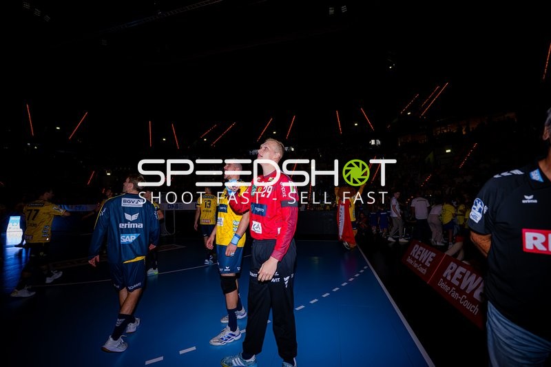 David Späth (29; Rhein Neckar Löwen) und Halil Jaganjac (45; Rhein Neckar Löwen) positionieren sich