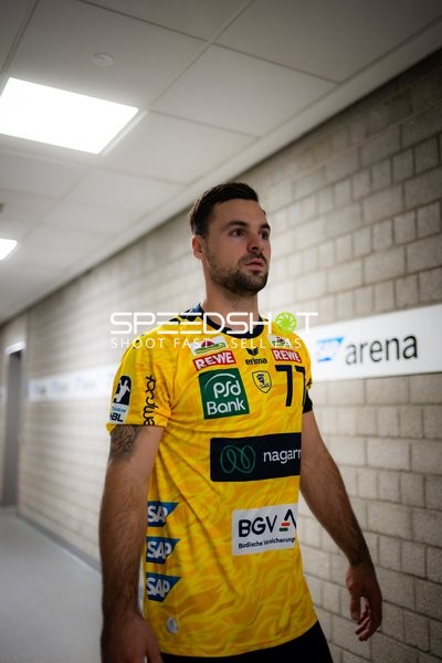 Dani Baijens (77; Rhein Neckar Löwen) steht bereit