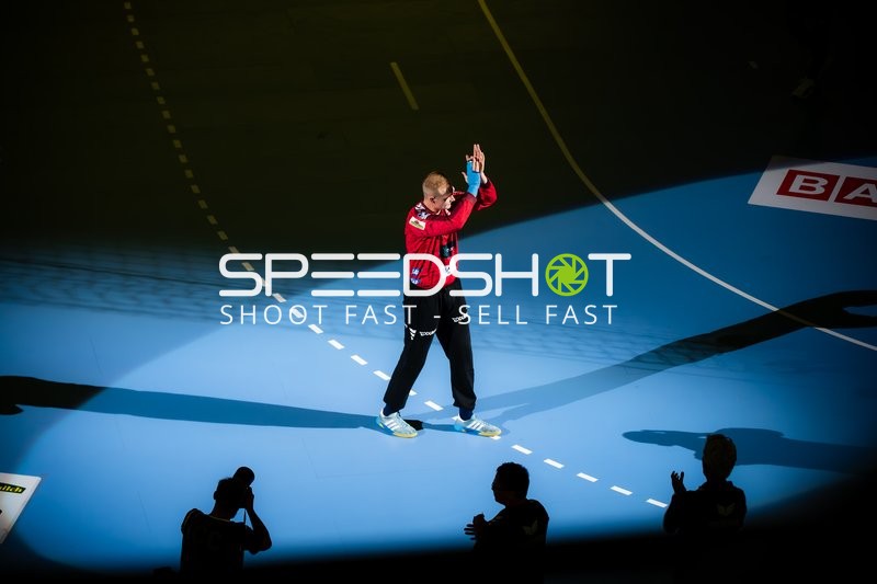 Mike Jensen (20; Rhein Neckar Löwen) steht bereit im Tor