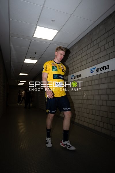 Haukur Thrastarson (25; Rhein Neckar Löwen) läuft im Gang