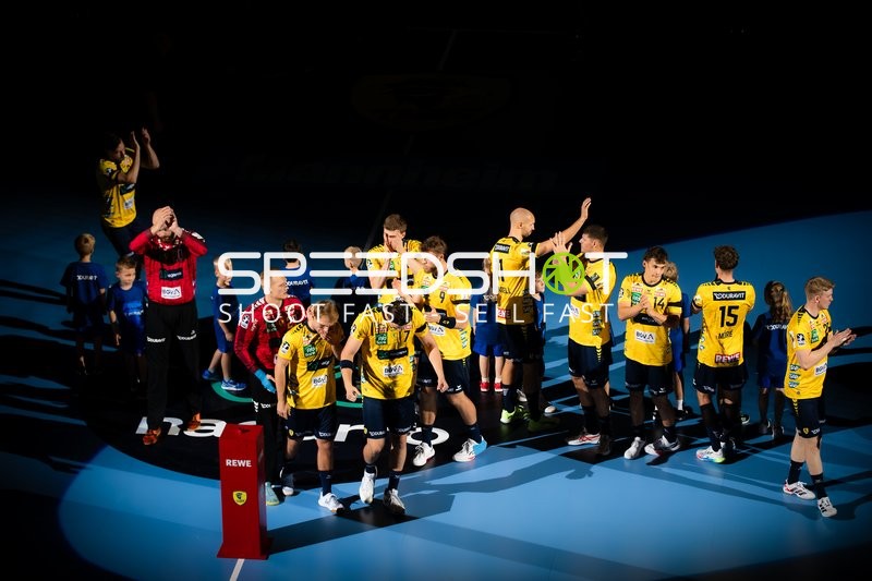 Spieler Steven Plucnar Jacobsen (9; Rhein Neckar Löwen), Sebastian Heymann (13; Rhein Neckar Löwen), Gino Steenaerts (14; Rhein Neckar Löwen) und David Späth (29; Rhein Neckar Löwen) positionieren sich