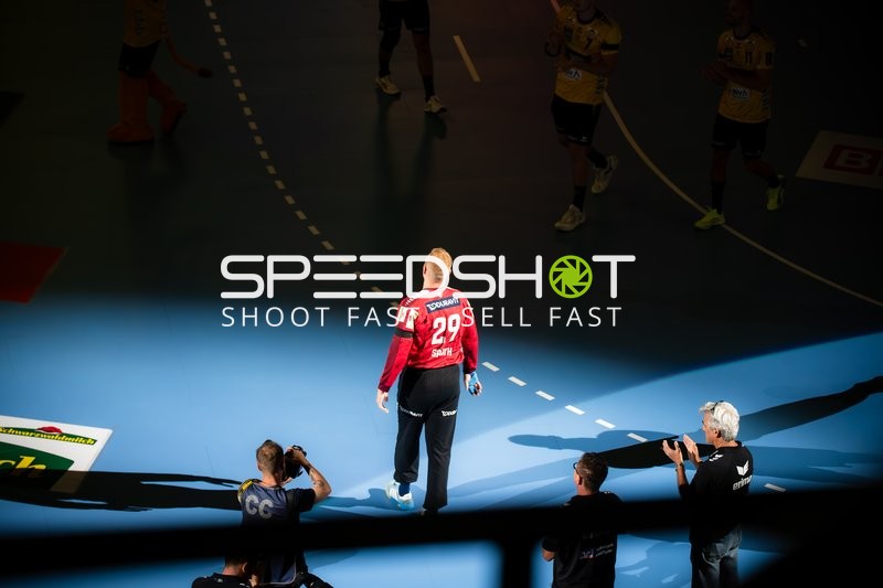 David Späth (29; Rhein Neckar Löwen) positioniert sich