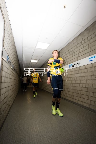 Edwin Aspenbäck (78; Rhein Neckar Löwen) und Lukas Sandell (11; Rhein Neckar Löwen) laufen