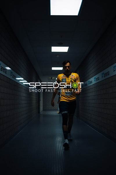 Patrick Groetzki (24; Rhein Neckar Löwen) läuft im Gang