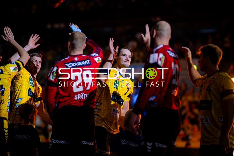 Begrüßung vor dem Spiel