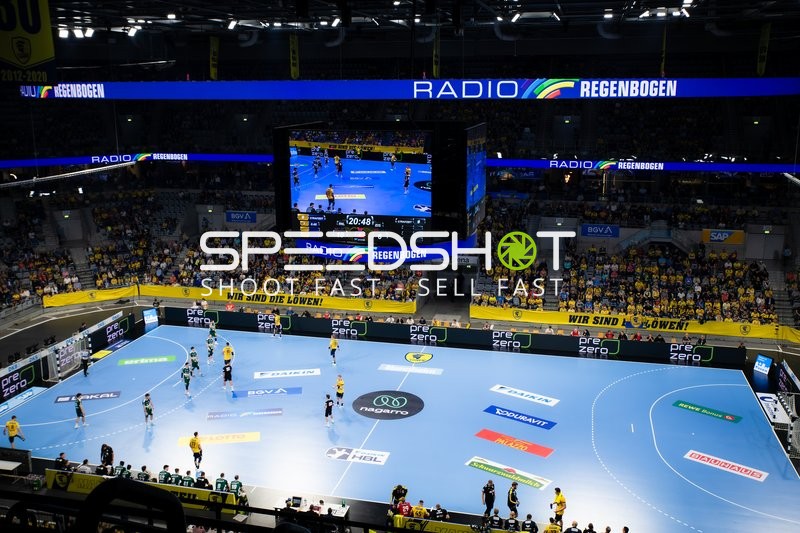 Teams positionieren sich vor Anpfiff