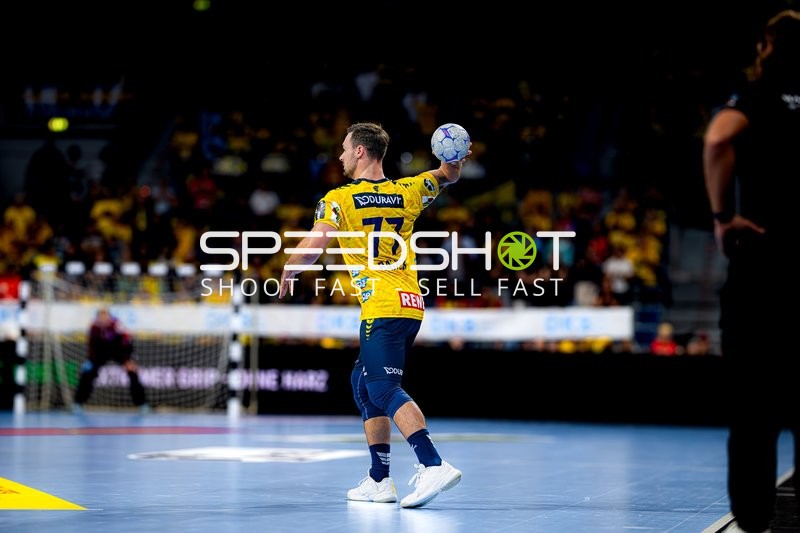 Dani Baijens (77; Rhein Neckar Löwen) wirft aufs Tor