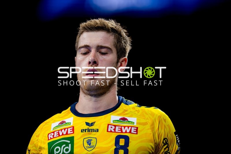 Tim Nothdurft (8; Rhein Neckar Löwen) positioniert sich