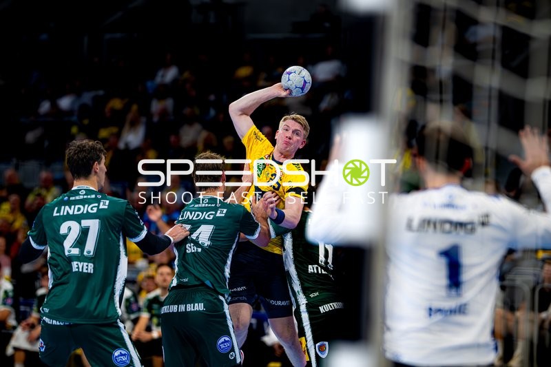 Haukur Thrastarson (25; Rhein Neckar Löwen) wirft aufs Tor