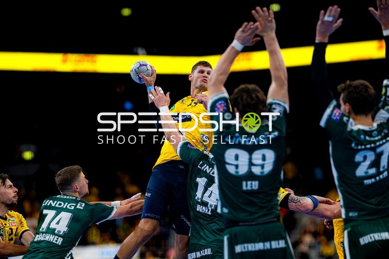 Sebastian Heymann (13; Rhein Neckar Löwen) wirft aufs Tor