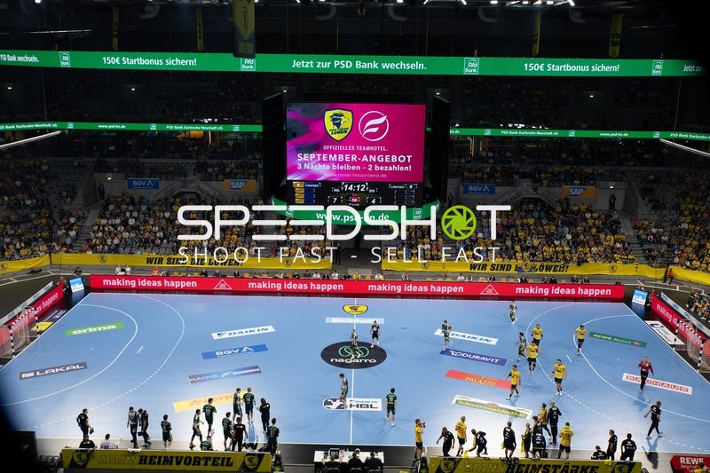 Teams positionieren sich vor Anpfiff