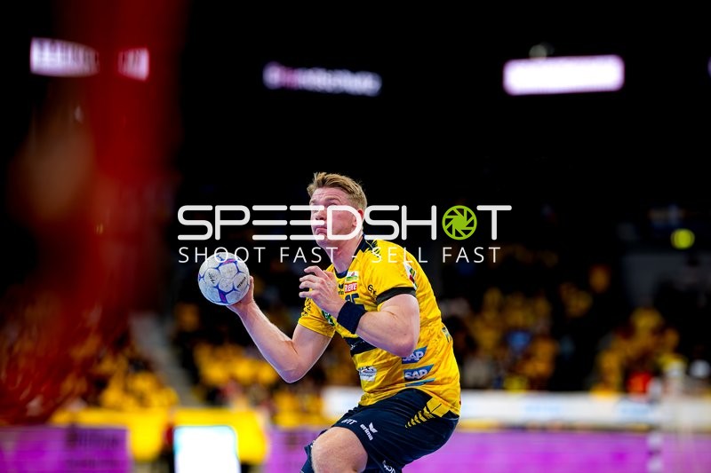 Haukur Thrastarson (25; Rhein Neckar Löwen) wirft aufs Tor