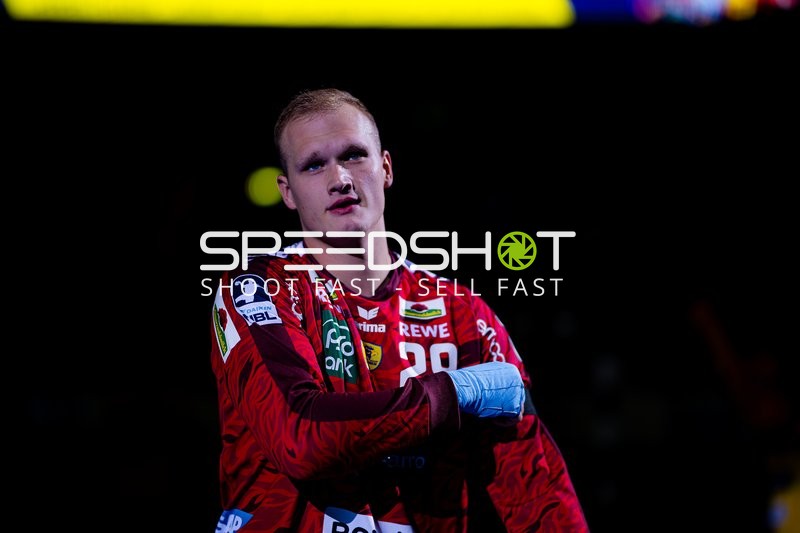 David Späth (29; Rhein Neckar Löwen) steht bereit im Tor