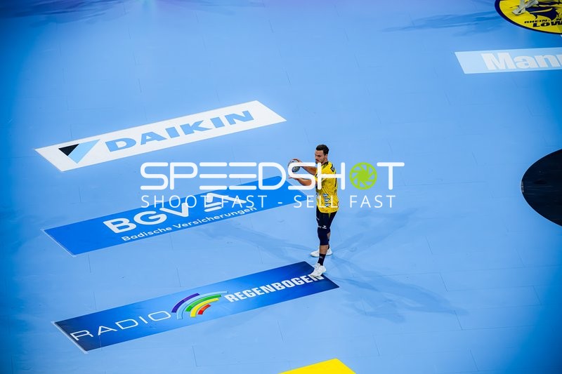 Dani Baijens (77; Rhein Neckar Löwen) positioniert sich