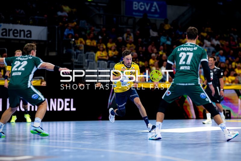 Patrick Groetzki (24; Rhein Neckar Löwen) in Aktion gegen Felix Aellen (22; ThSV Eisenach) und Philipp Meyer (27; ThSV Eisenach)