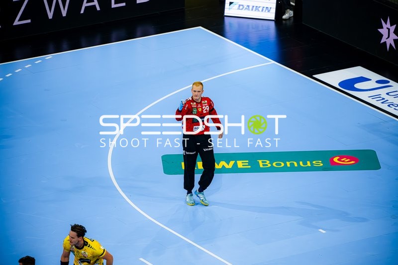 David Späth (29; Rhein Neckar Löwen) steht bereit im Tor