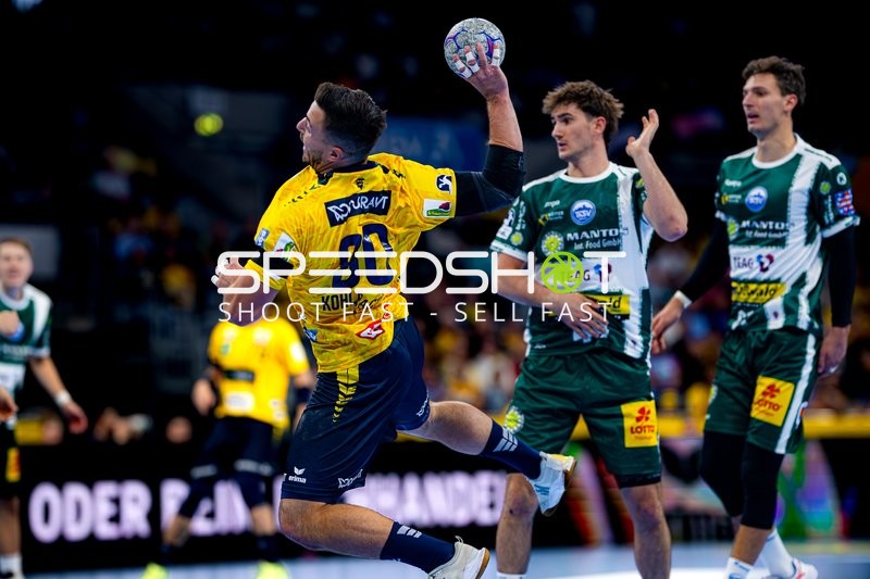 Jannik Kohlbacher (80; Rhein Neckar Löwen) wirft aufs Tor