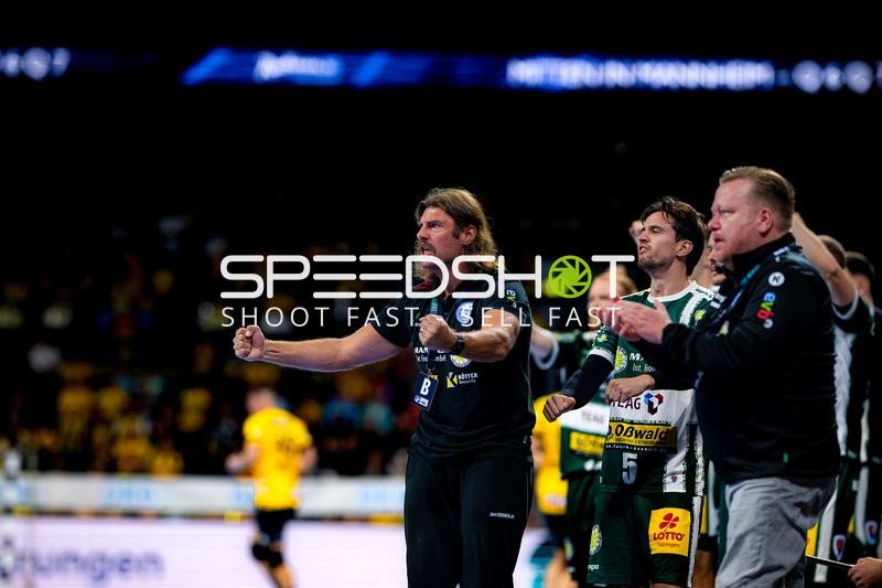 Trainer und Spieler im Gespräch