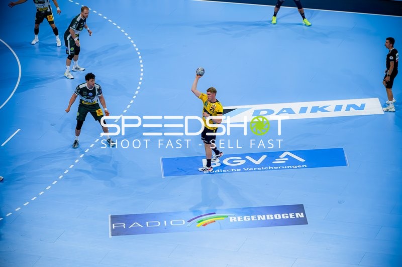 Haukur Thrastarson (25; Rhein Neckar Löwen) wirft aufs Tor