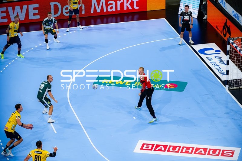 David Späth (29; Rhein Neckar Löwen) steht bereit im Tor