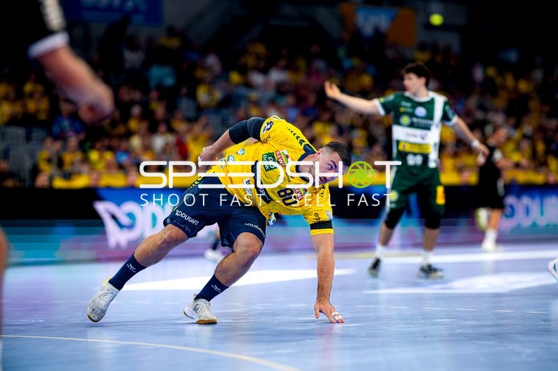 Jannik Kohlbacher (80; Rhein Neckar Löwen) positioniert sich