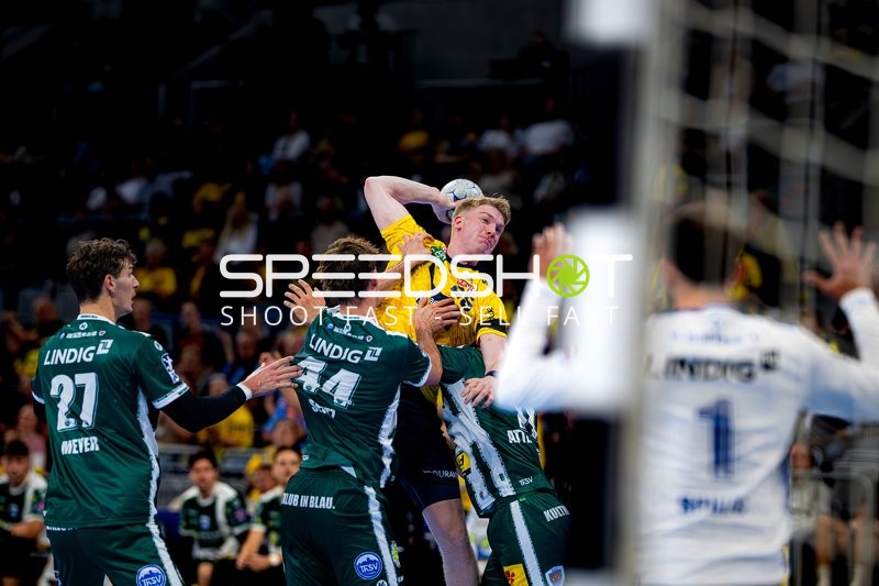 Haukur Thrastarson (25; Rhein Neckar Löwen) wirft aufs Tor