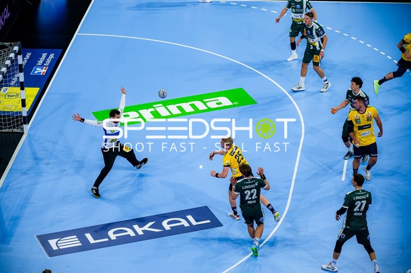 Oskar Joelsson (3; ThSV Eisenach) wirft aufs Tor