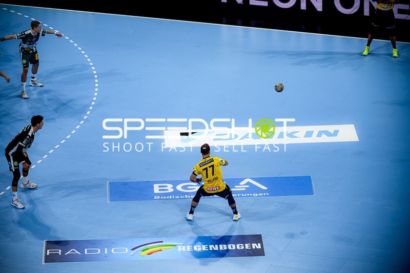 Dani Baijens (77; Rhein Neckar Löwen) wirft aufs Tor