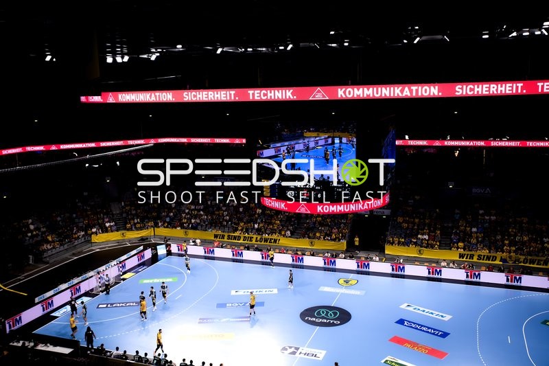 Teams positionieren sich vor Anpfiff