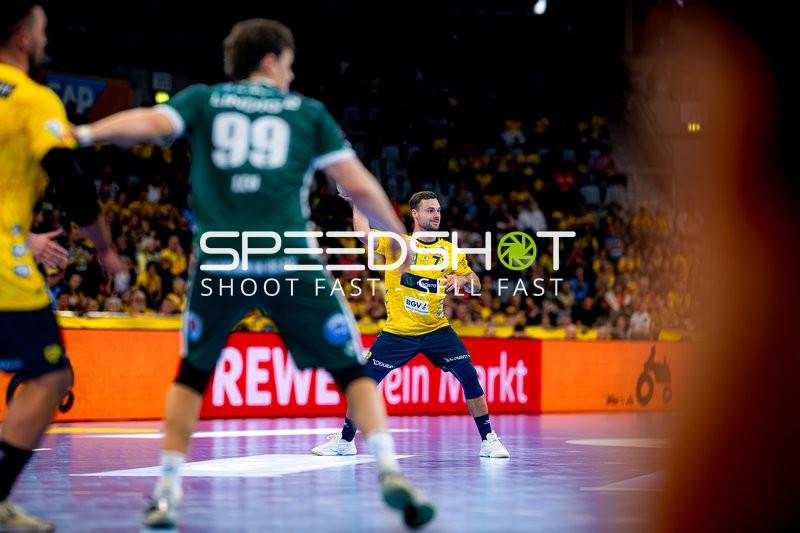 Dani Baijens (77; Rhein Neckar Löwen) wirft aufs Tor