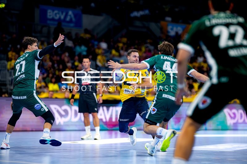 Dani Baijens (77; Rhein Neckar Löwen) wirft aufs Tor