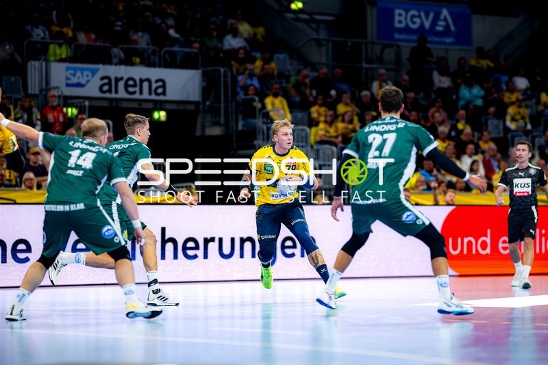 Edwin Aspenbäck (78; Rhein Neckar Löwen) dribbelt