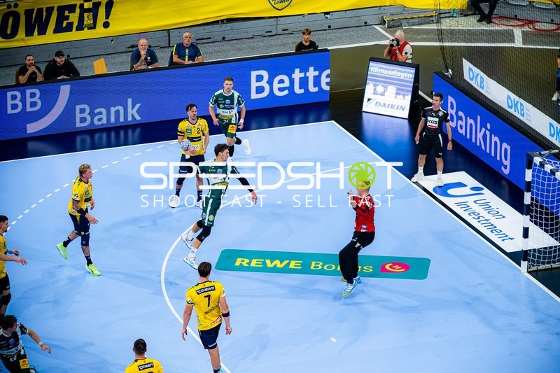 Philipp Meyer (27; ThSV Eisenach) wirft aufs Tor