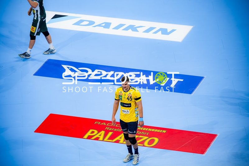 Halil Jaganjac (45; Rhein Neckar Löwen) positioniert sich